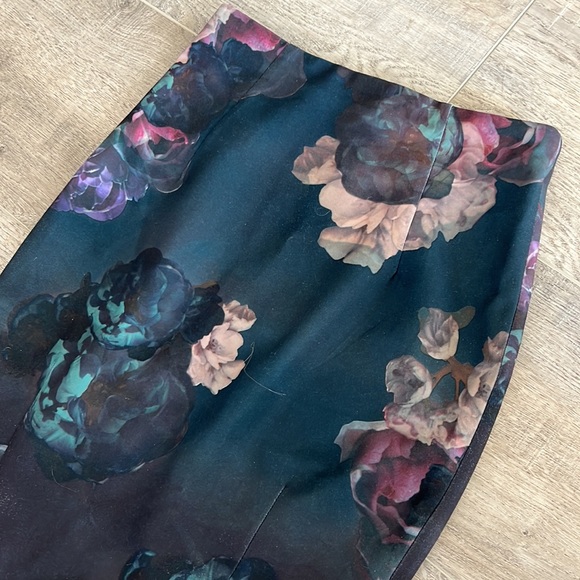 H&M dark green pink floral midi pencil skirt size 4 - Picture 2 of 5